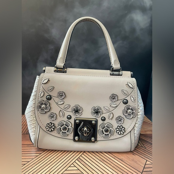 Coach Handbags - Coach Tea Rose Drifter (needs TLC)